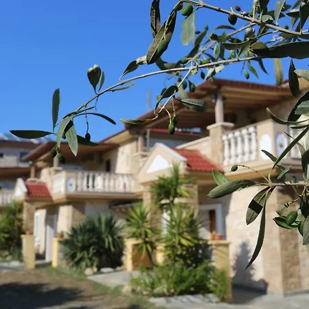 Argo 1 - Beachfront, Big Gardens, Location! Pefkochori