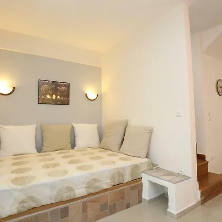 Villa Argo 1 - Beachfront, Big Gardens, Location! *