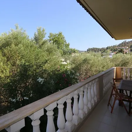 Villa Argo 1 - Beachfront, Big Gardens, Location! *