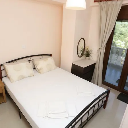 Villa Argo 1 - Beachfront, Big Gardens, Location!