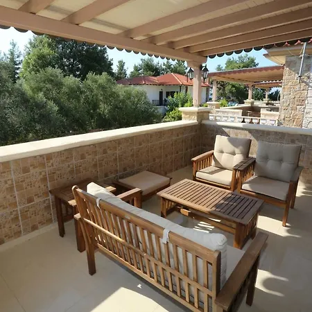 Villa Argo 1 - Beachfront, Big Gardens, Location! *